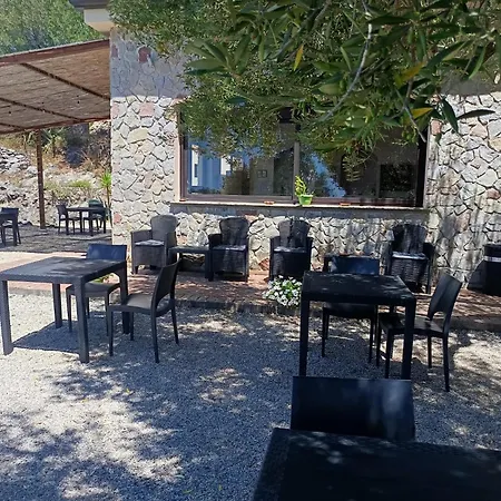 Acomodação com café da manhã  Petrus Cilento Marina di Camerota